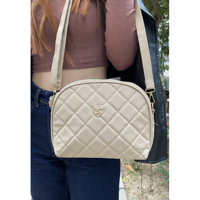 KAPİTONE FERMUARLI KADIN OMUZ ÇANTASI