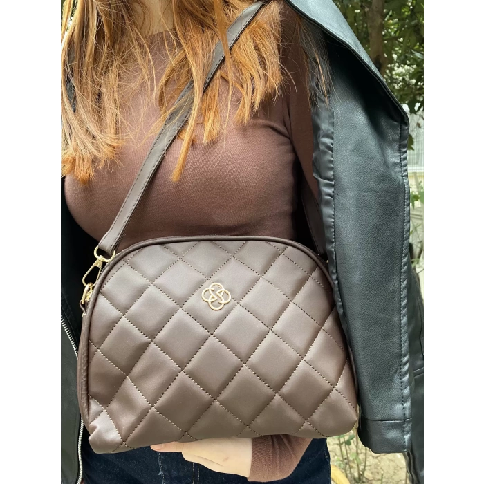 KAPİTONE FERMUARLI KADIN OMUZ ÇANTASI