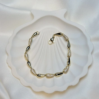 Gold Rengi Sıralı Damla Figürlü Kadın Bileklik