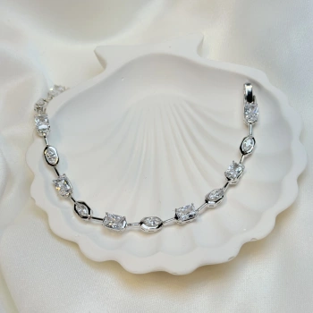 Gümüş Rengi Geometrik Zirkon Taşlı XP Kadın Bileklik