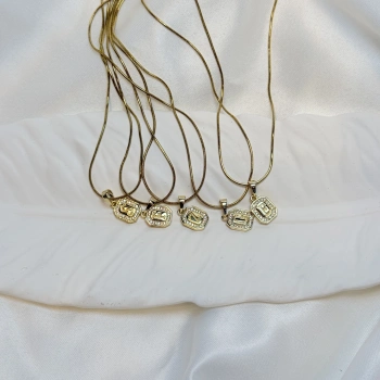 Gold Rengi Zirkon Taşlı Harfli Kolye