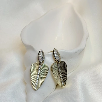 Gold Rengi Zirkon Taşlı Çizgi Detaylı CM Kadın Küpe