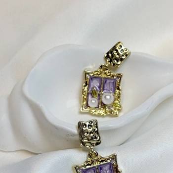 Gold Rengi Pencere Desenli Mineli Kadın küpe