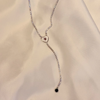 Gümüş Rengi Kalp Detaylı Zümrüt Taşlı Su Yolu Kadın Y Kolye