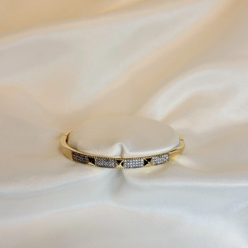 Gold Rengi Taş Detaylı-Çivili Model Kadın Kelepçe Bileklik