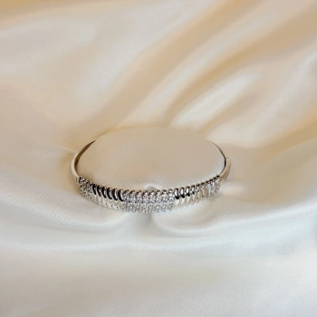 Gümüş Rengi Dalga Şerit Taşlı Kadın Kelepçe Bileklik