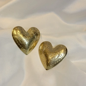 Gold Rengi Desenli Kalp Model Kadın Küpe