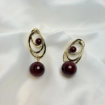 Gold Rengi Bordo Sallantılı Top Model Kadın Küpe