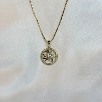 Gold Rengi Taşlı Çember İçinde Kelebek Figürlü XP Kadın Kolye