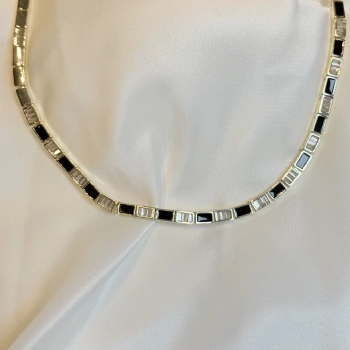 Gold Rengi Siyah Detaylı Baget Taşlı VIP Kadın Kolye