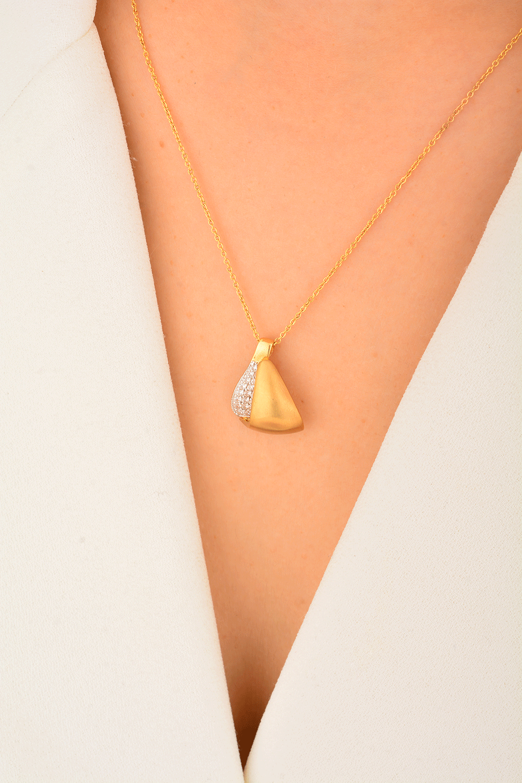 Cebeci 14 Ayar Taşlı Mat Altın Kolye