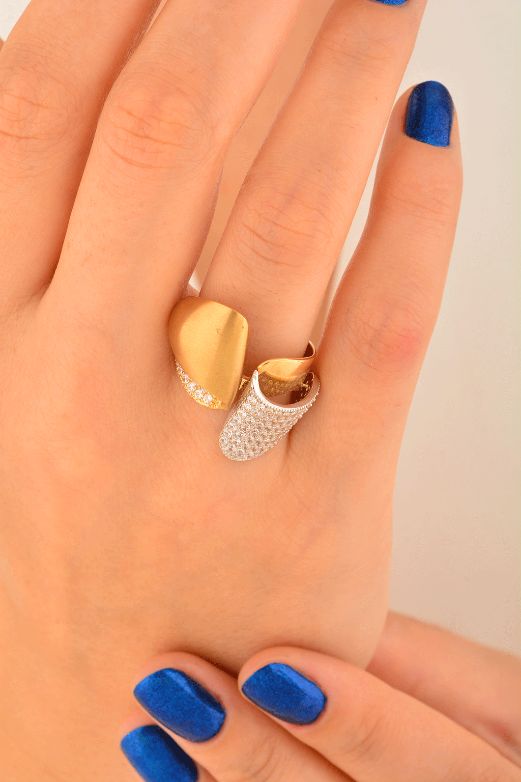 Cebeci 14 Ayar Taşlı Mat Altın Yüzük