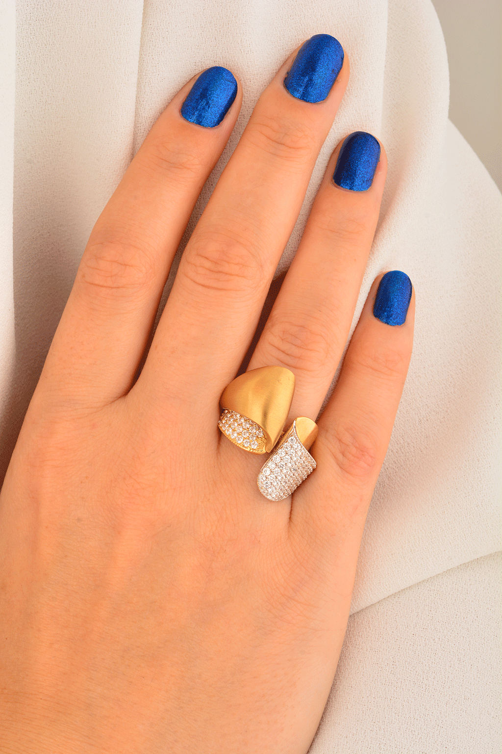 Cebeci 14 Ayar Taşlı Mat Altın Yüzük