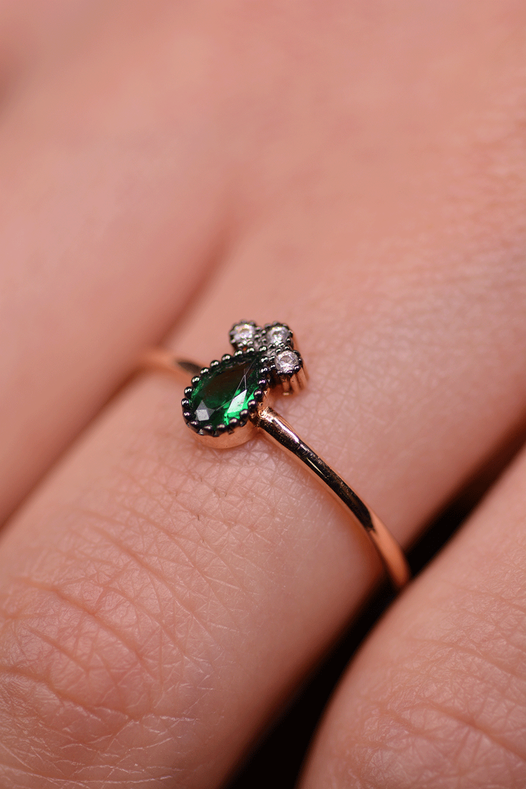 Cebeci 14 Ayar Yeşil Taşlı Altın Yüzük