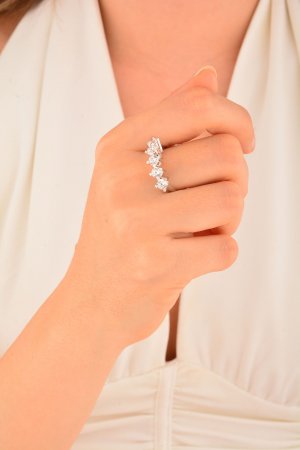 Cebeci 14 Ayar Beştaş Beyaz Altın Yüzük