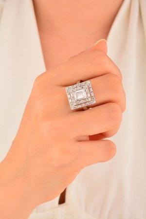 Cebeci 14 Ayar Kare Taşlı Beyaz Altın Yüzük