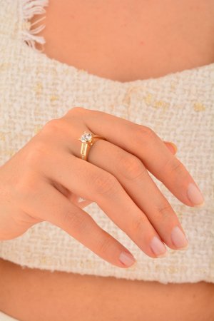 Cebeci 14 Ayar Tek Sıra Taşlı Tektaş Altın Yüzük