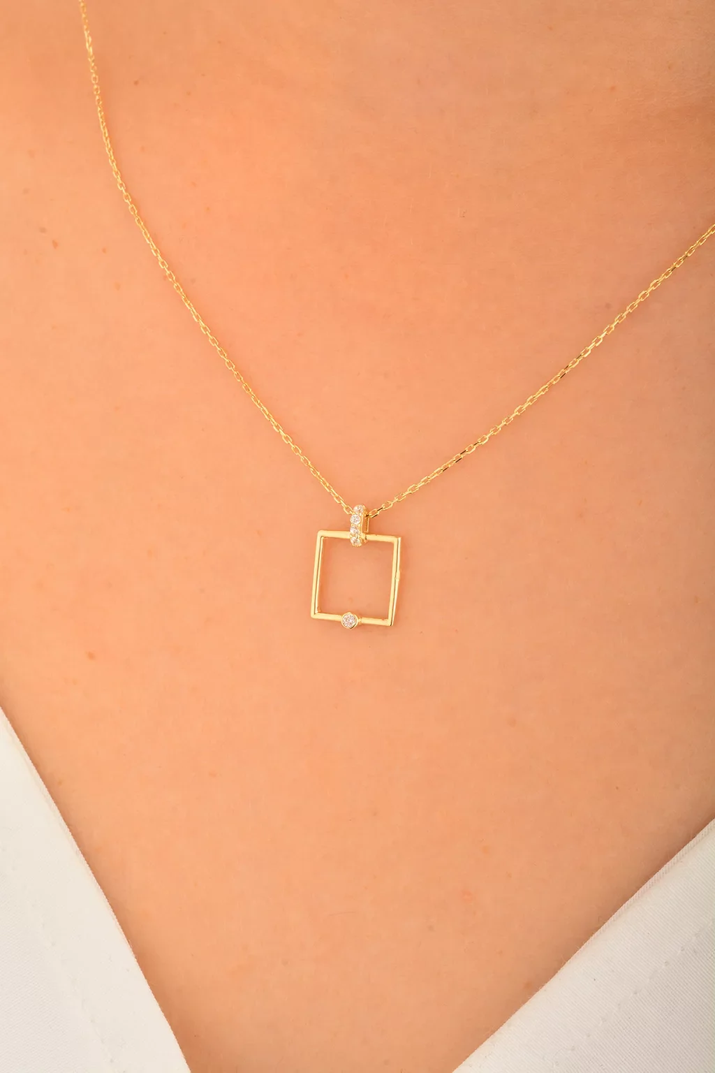 Cebeci 14 Ayar Kare Altın Kolye