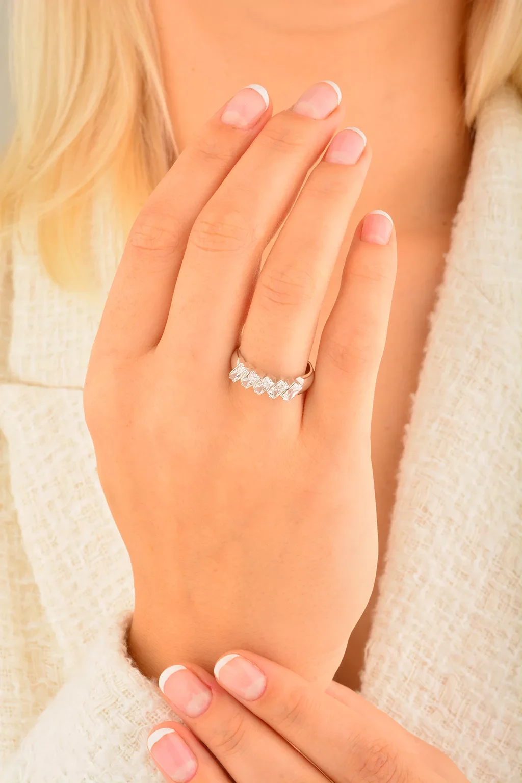 Cebeci 14 Ayar Baget Beş Taşlı Altın Yüzük