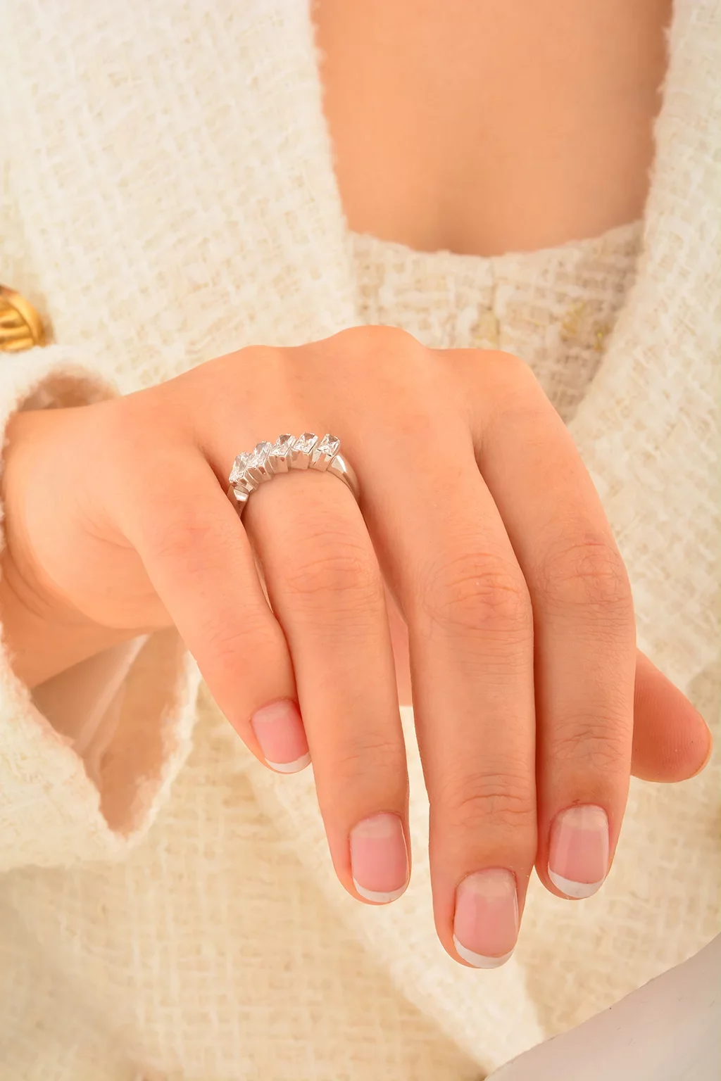 Cebeci 14 Ayar Baget Beş Taşlı Altın Yüzük