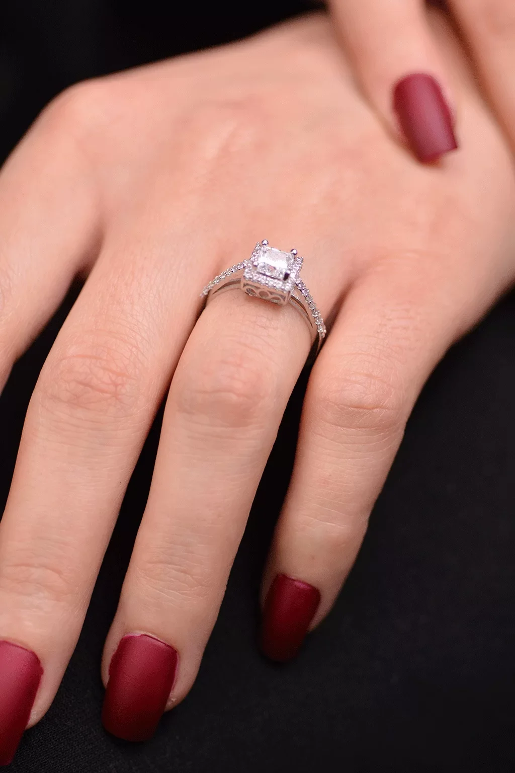 Cebeci 14 Ayar Baget Taşlı Altın Yüzük