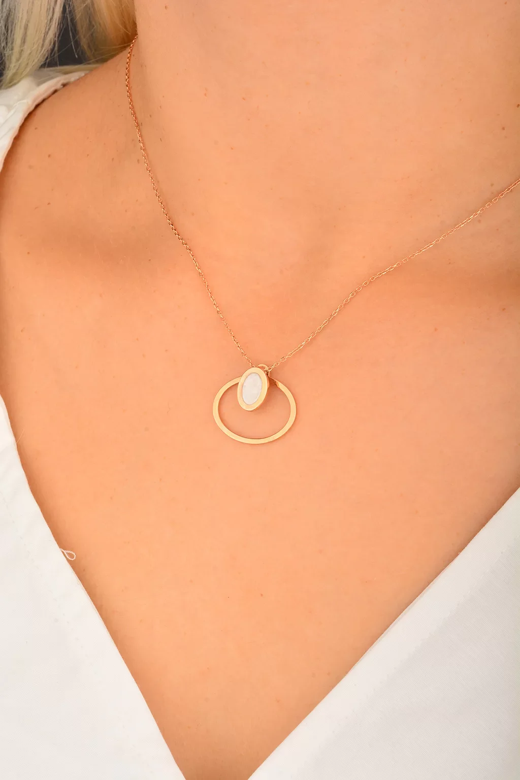 Cebeci 14 Ayar Beyaz Oval Rose Altın Kolye