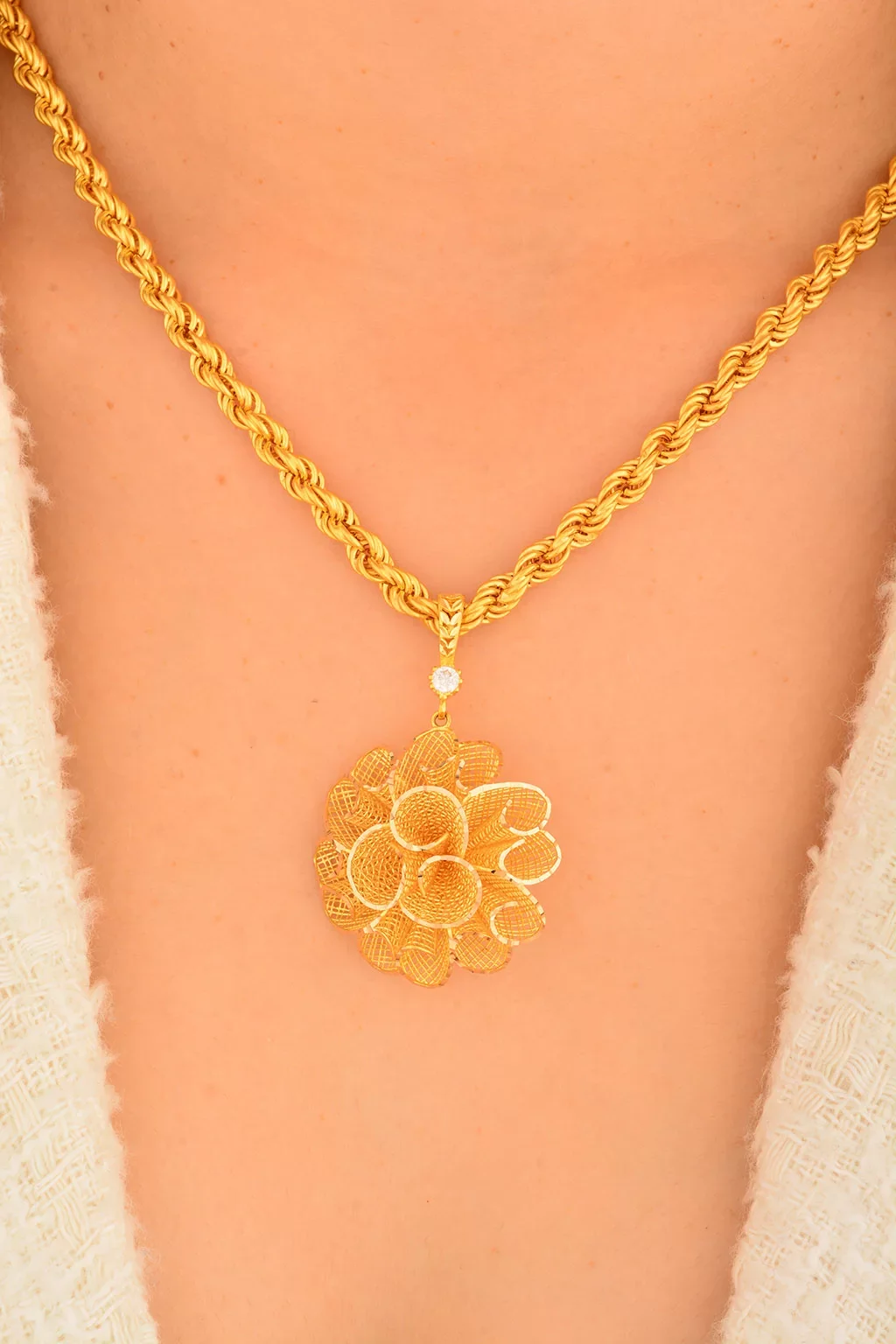 Cebeci 14 Ayar Çiçek Altın Kolye Ucu