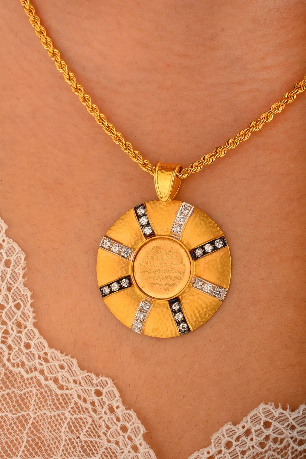 Cebeci 14 Ayar Dua Yazılı Altın Taşlı Kolye Ucu