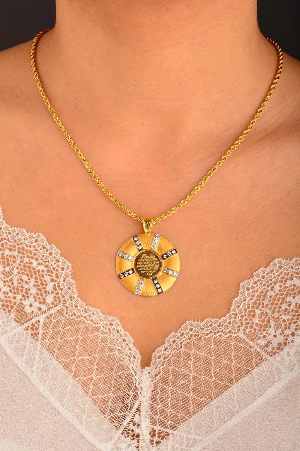 Cebeci 14 Ayar Dua Yazılı Altın Taşlı Kolye Ucu