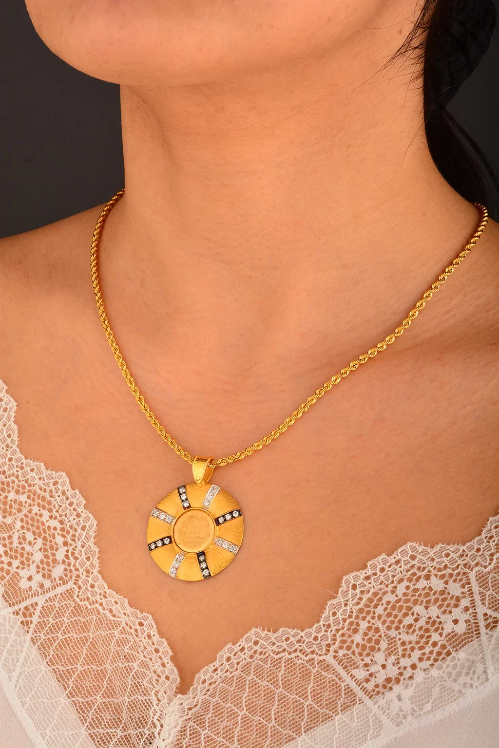 Cebeci 14 Ayar Dua Yazılı Altın Taşlı Kolye Ucu