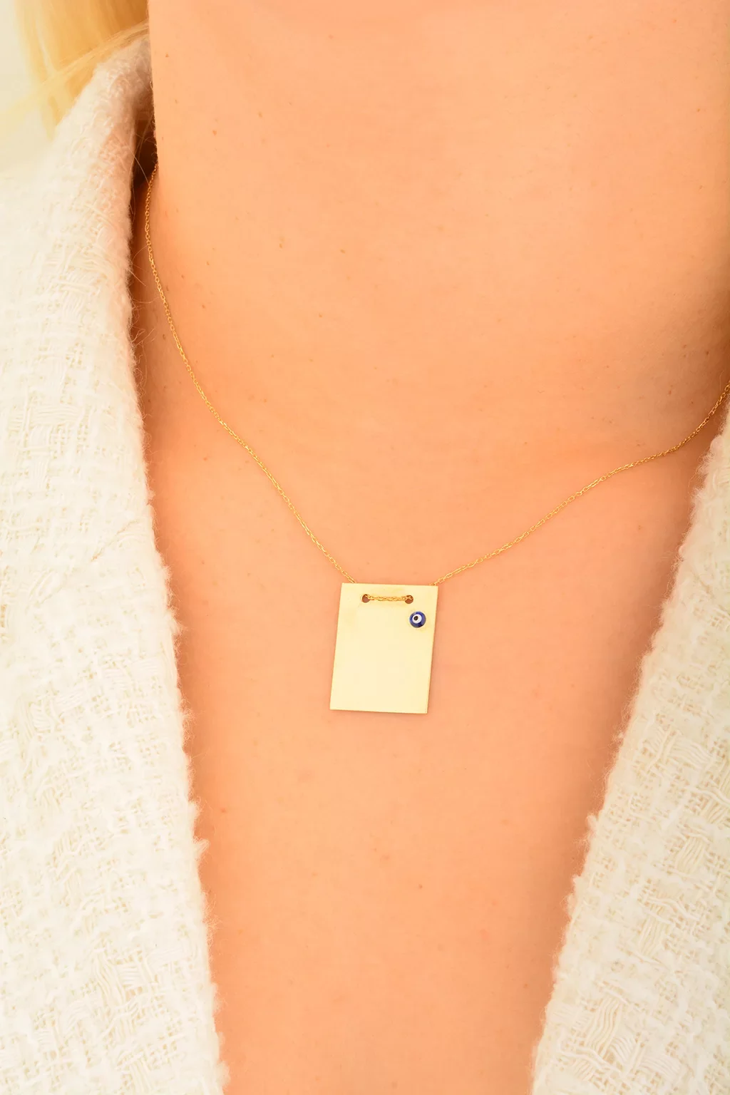 Cebeci 14 Ayar Kare Plaka Nazarlı Altın Kolye