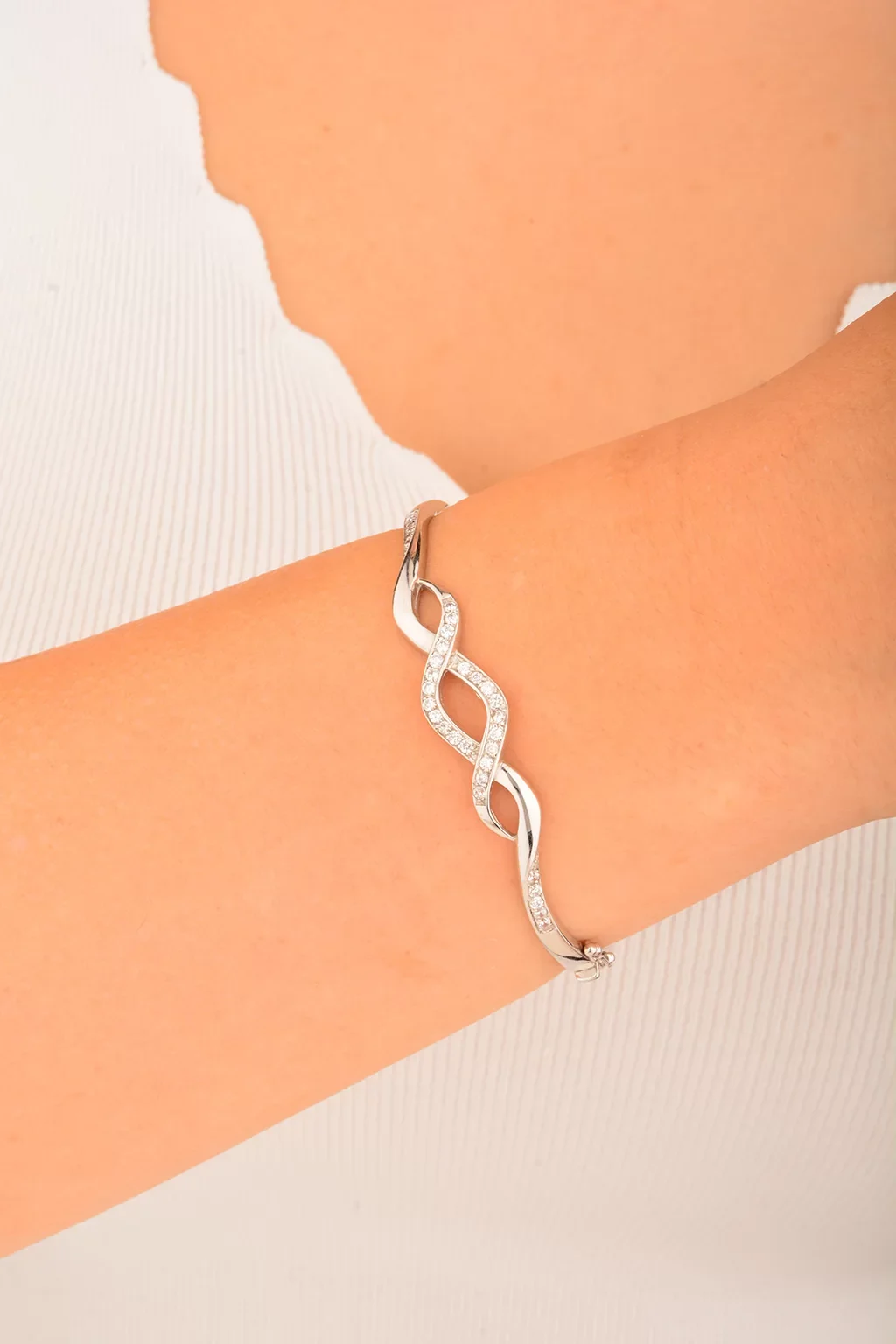 Cebeci 14 Ayar Kelepçeli Beyaz Altın Bilezik