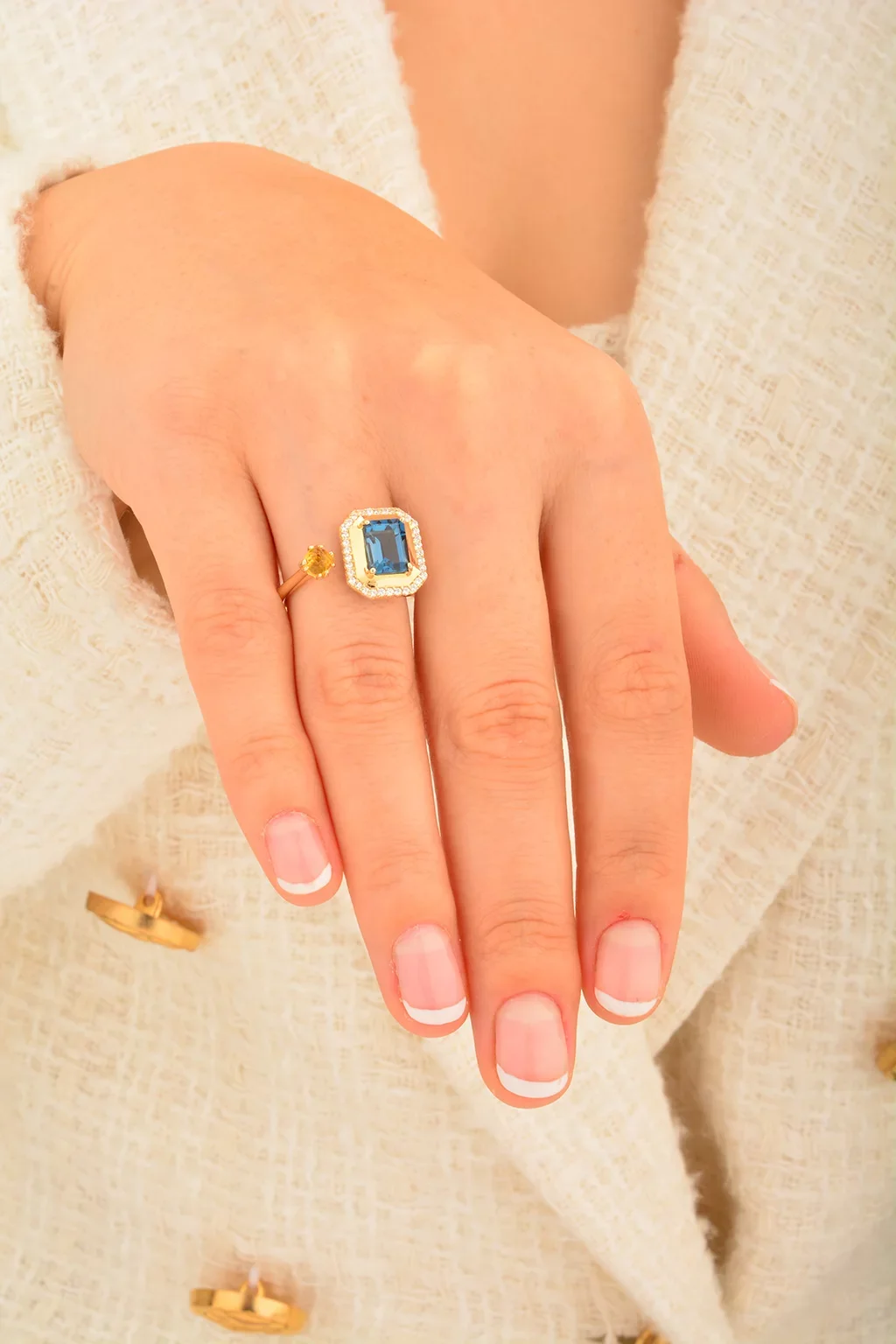 Cebeci 14 Ayar Renkli Taşlı Altın Yüzük