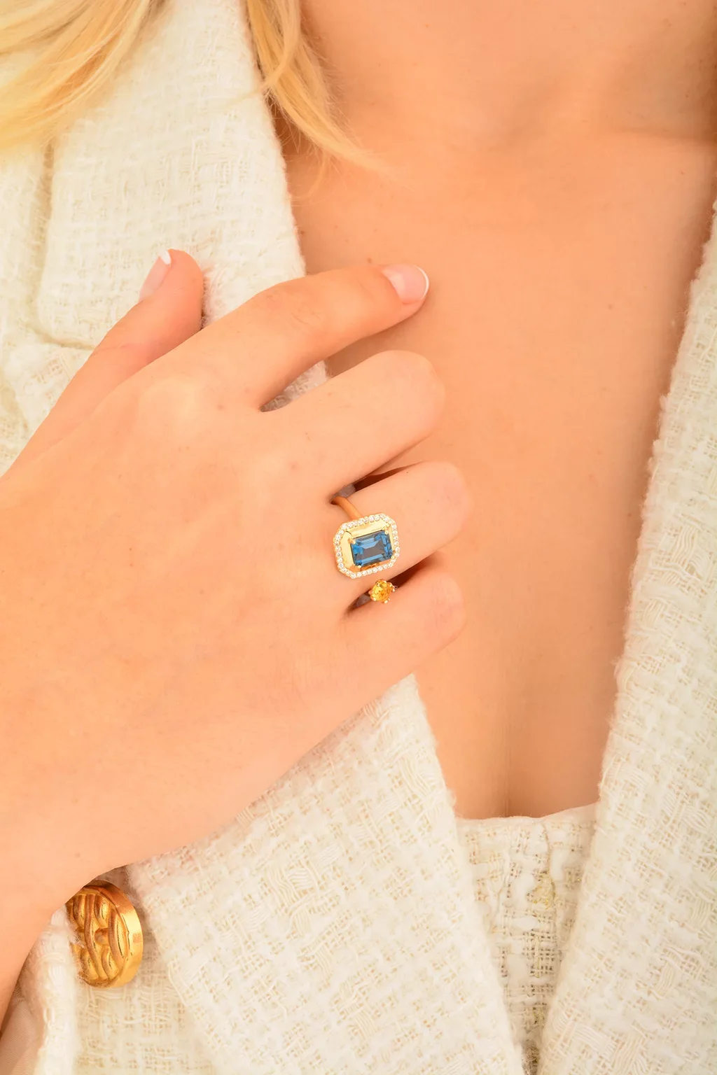 Cebeci 14 Ayar Renkli Taşlı Altın Yüzük