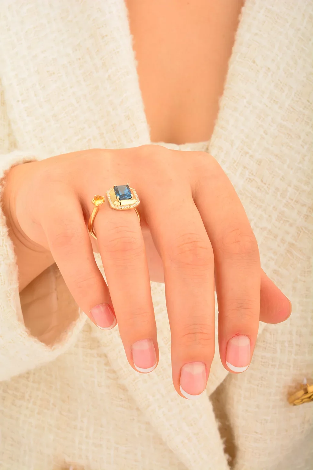 Cebeci 14 Ayar Renkli Taşlı Altın Yüzük