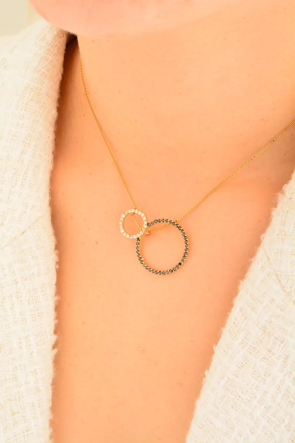 Cebeci 14 Ayar Siyah Çemberli Altın Kolye