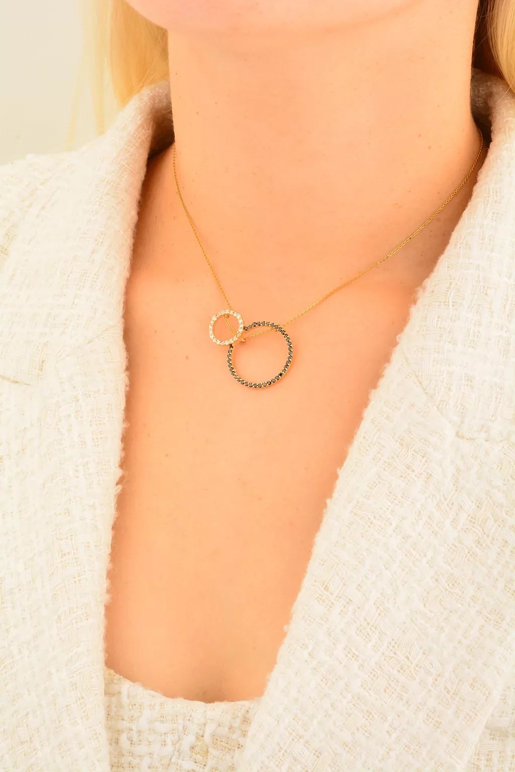 Cebeci 14 Ayar Siyah Çemberli Altın Kolye