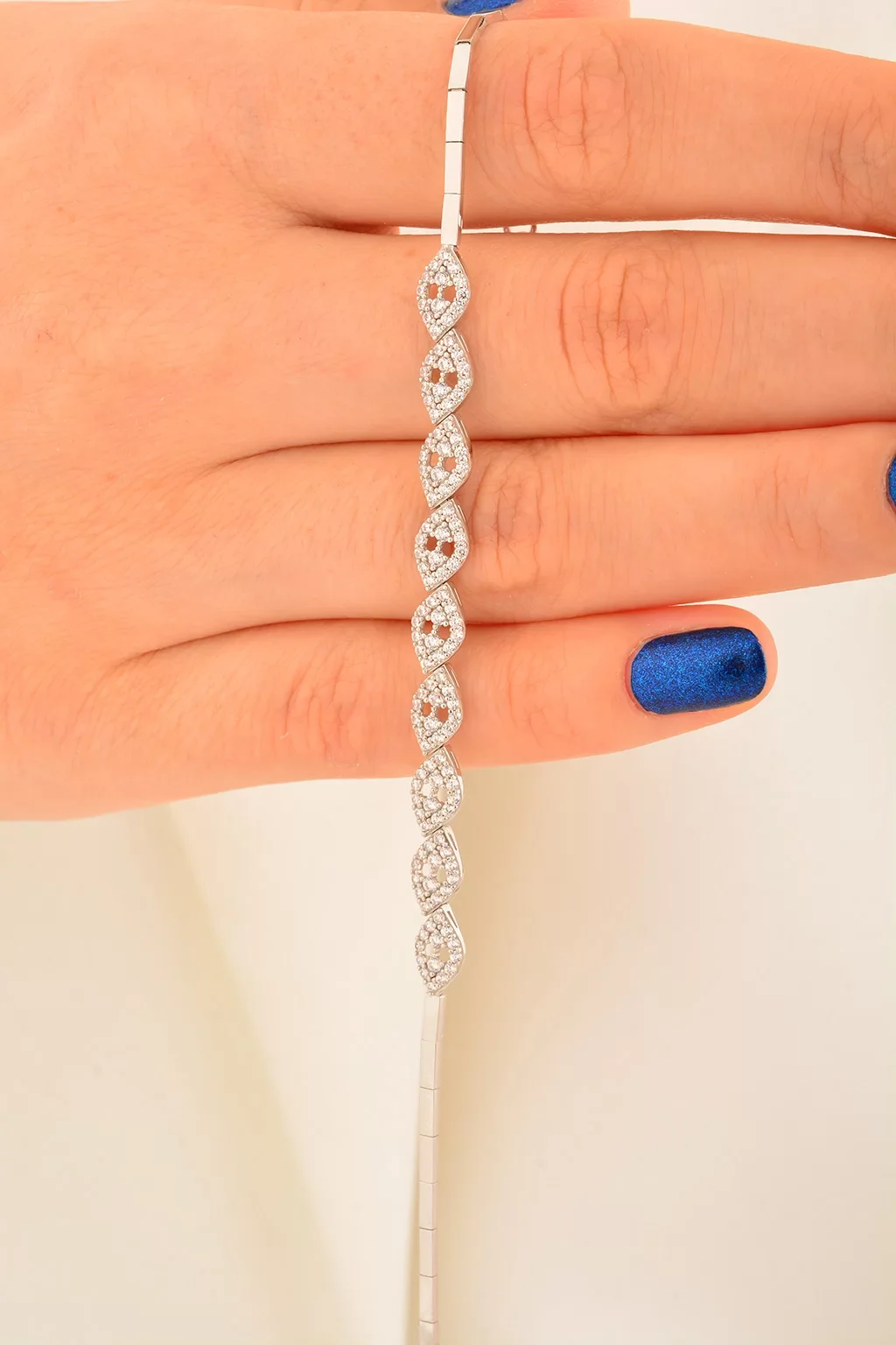 Cebeci 14 Ayar Taşlı Beyaz Altın Bileklik