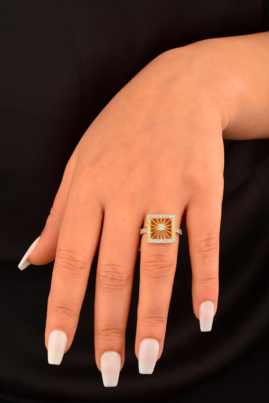 Cebeci 14 Ayar Taşlı Kare Altın Yüzük