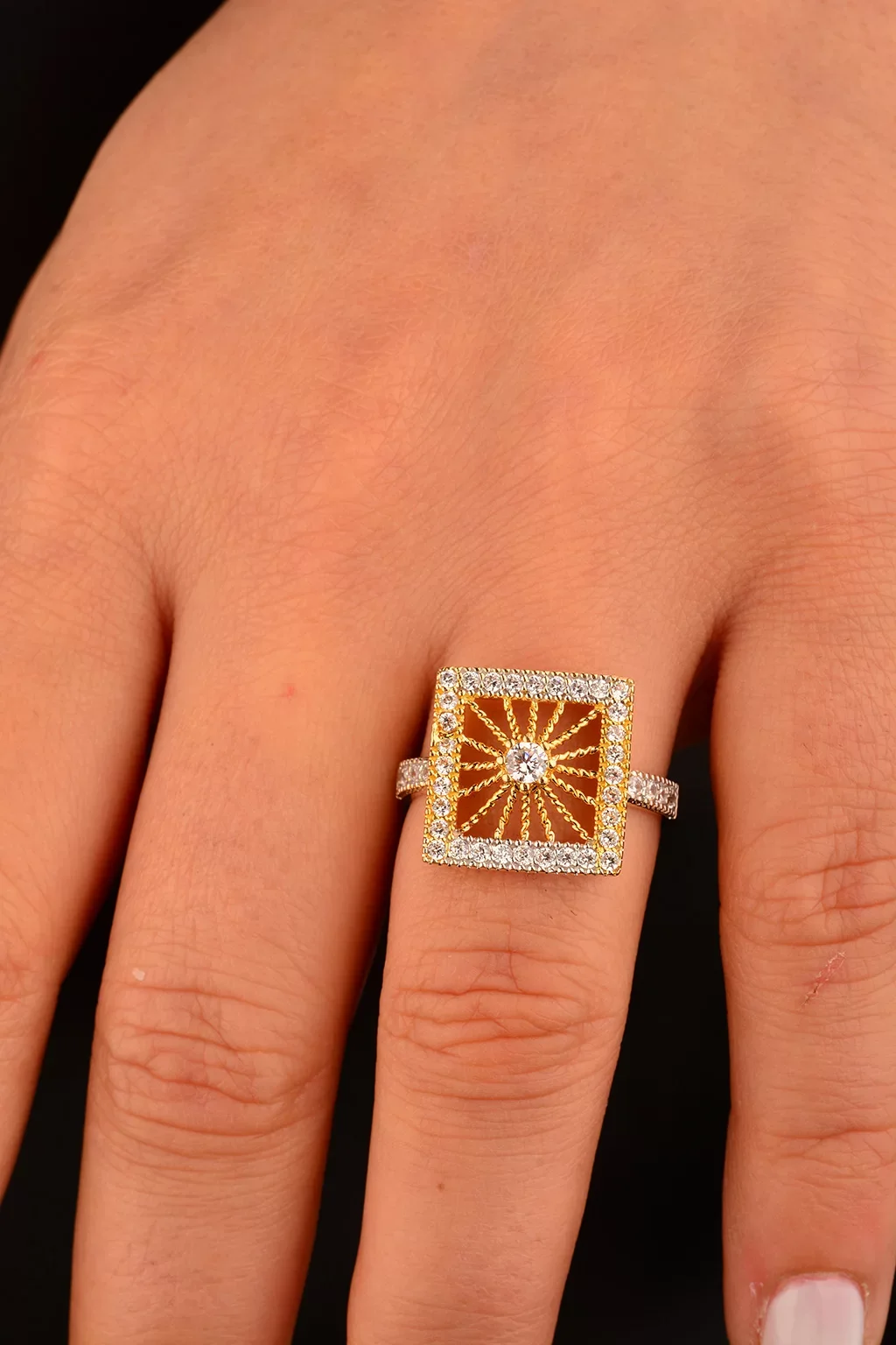 Cebeci 14 Ayar Taşlı Kare Altın Yüzük