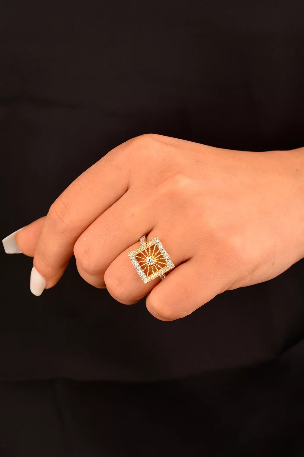 Cebeci 14 Ayar Taşlı Kare Altın Yüzük