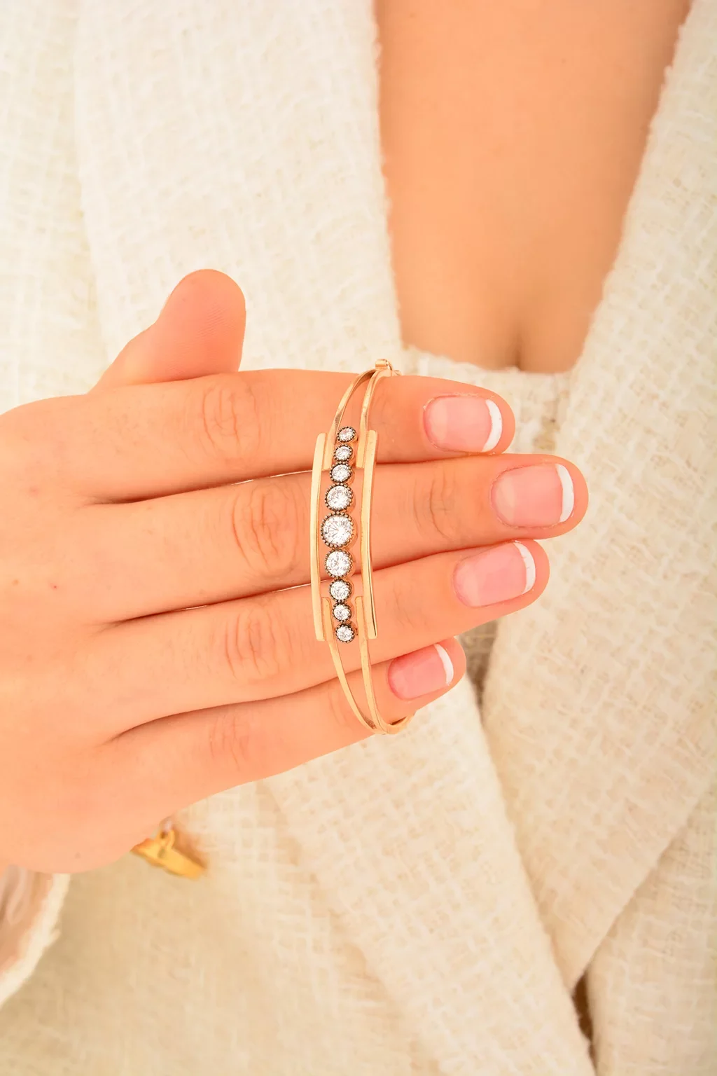 Cebeci 14 Ayar Taşlı Kelepçeli Altın Bilezik