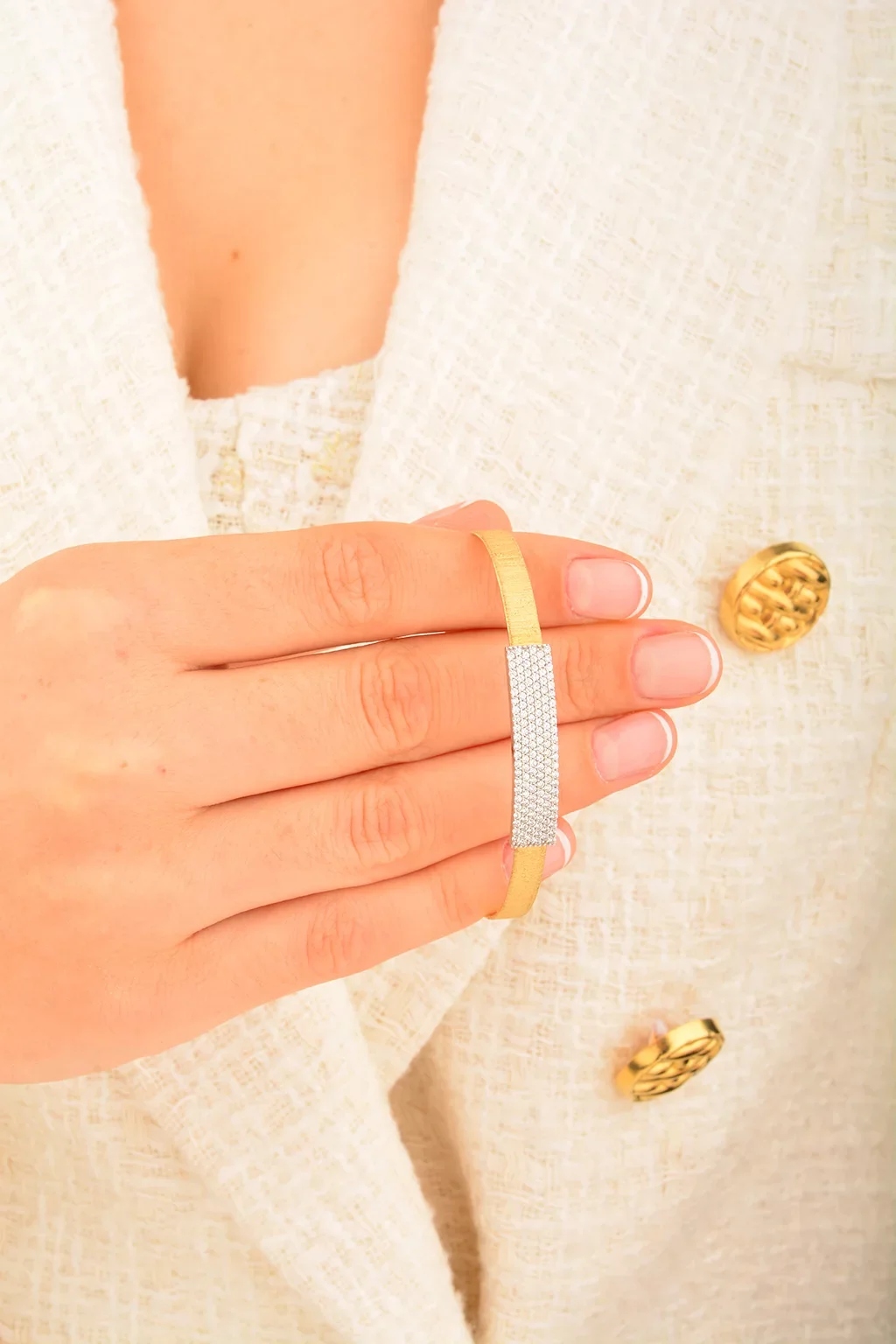 Cebeci 14 Ayar Taşlı Kelepçeli Altın Bilezik