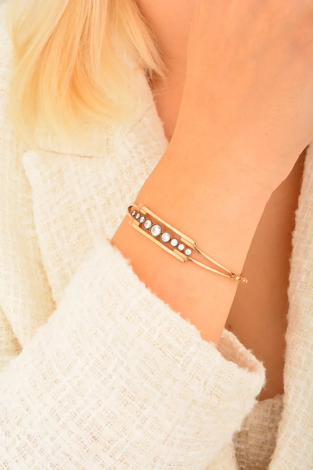 Cebeci 14 Ayar Taşlı Kelepçeli Altın Bilezik