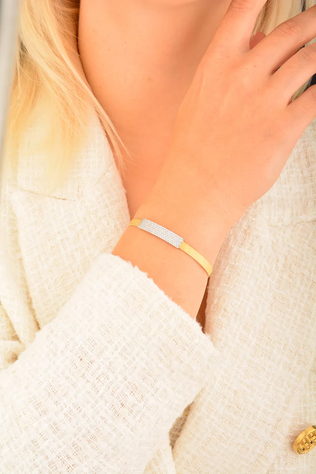 Cebeci 14 Ayar Taşlı Kelepçeli Altın Bilezik