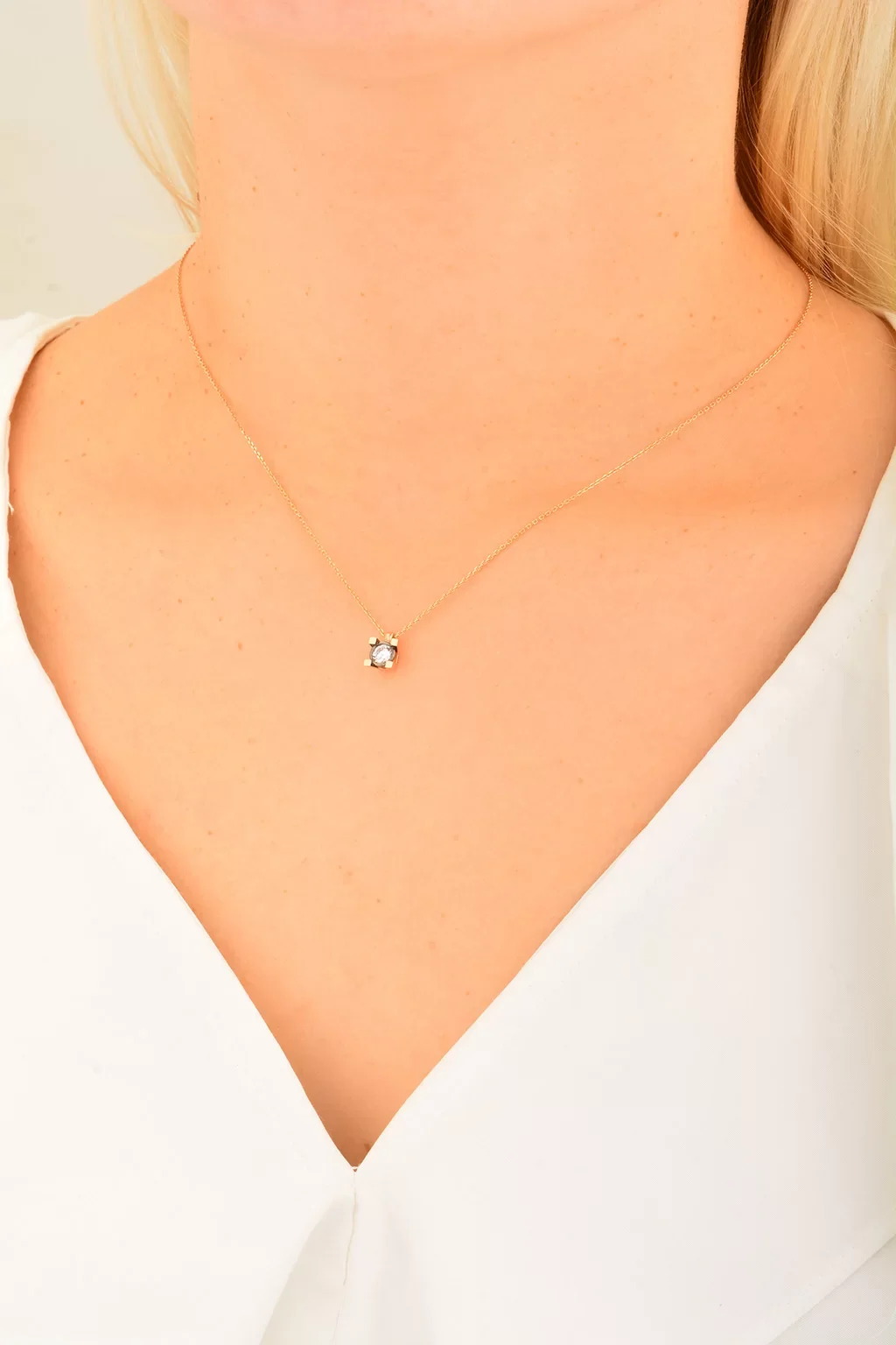 Cebeci 14 Ayar Tek Taşlı Rose Altın Kolye