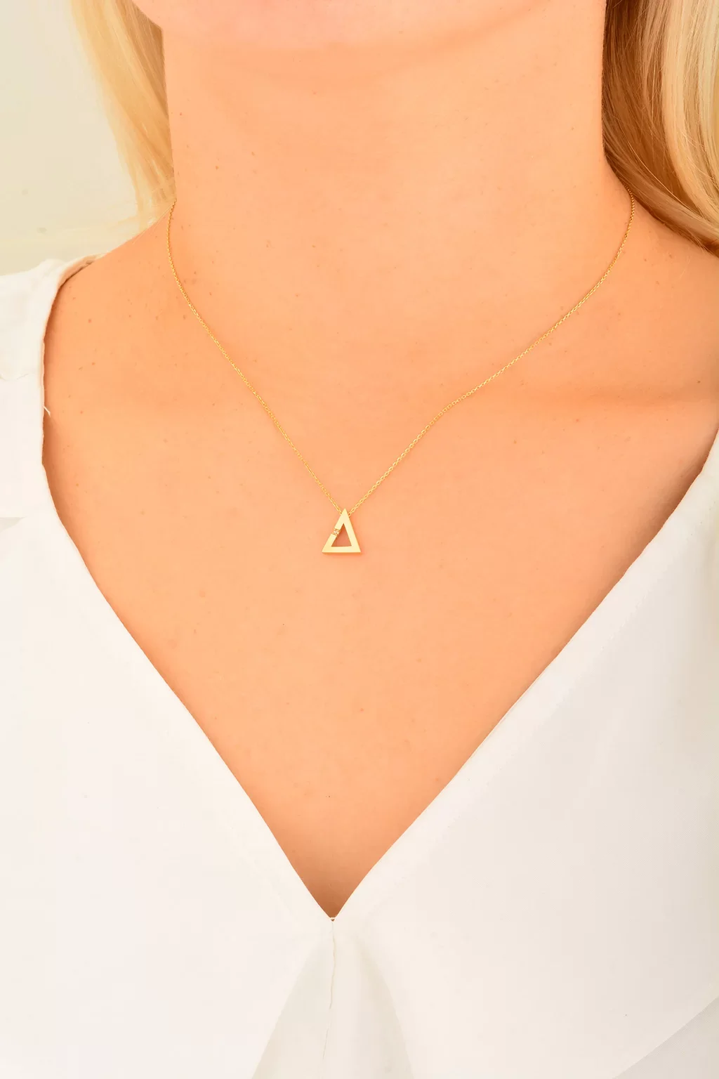 Cebeci 14 Ayar Üçgen Altın Kolye