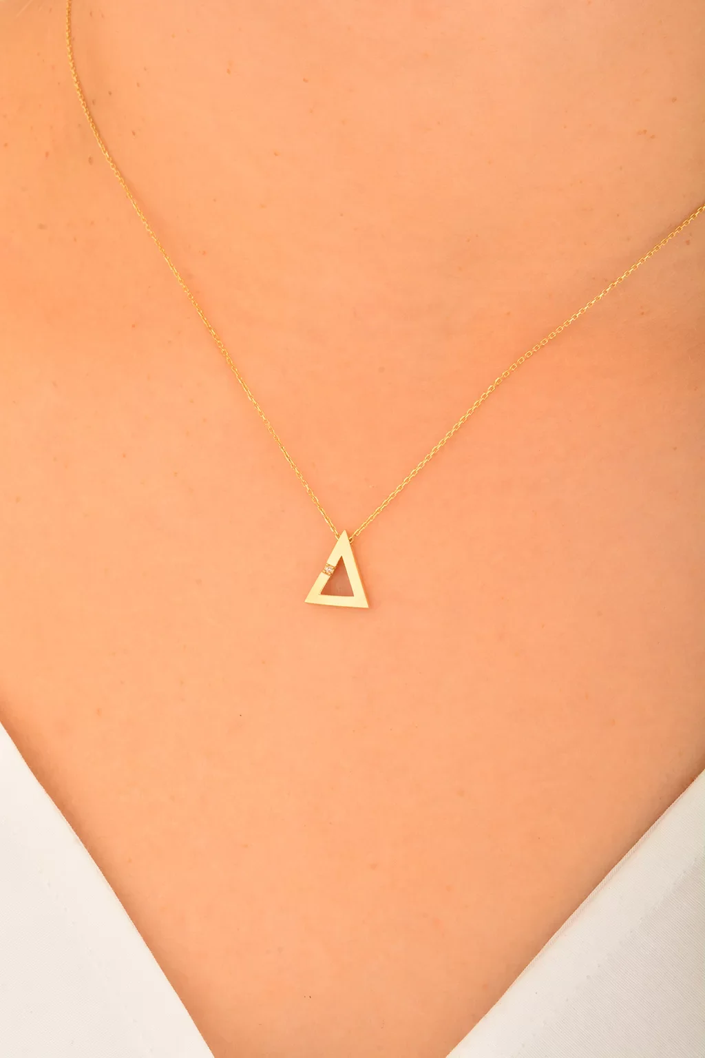 Cebeci 14 Ayar Üçgen Altın Kolye