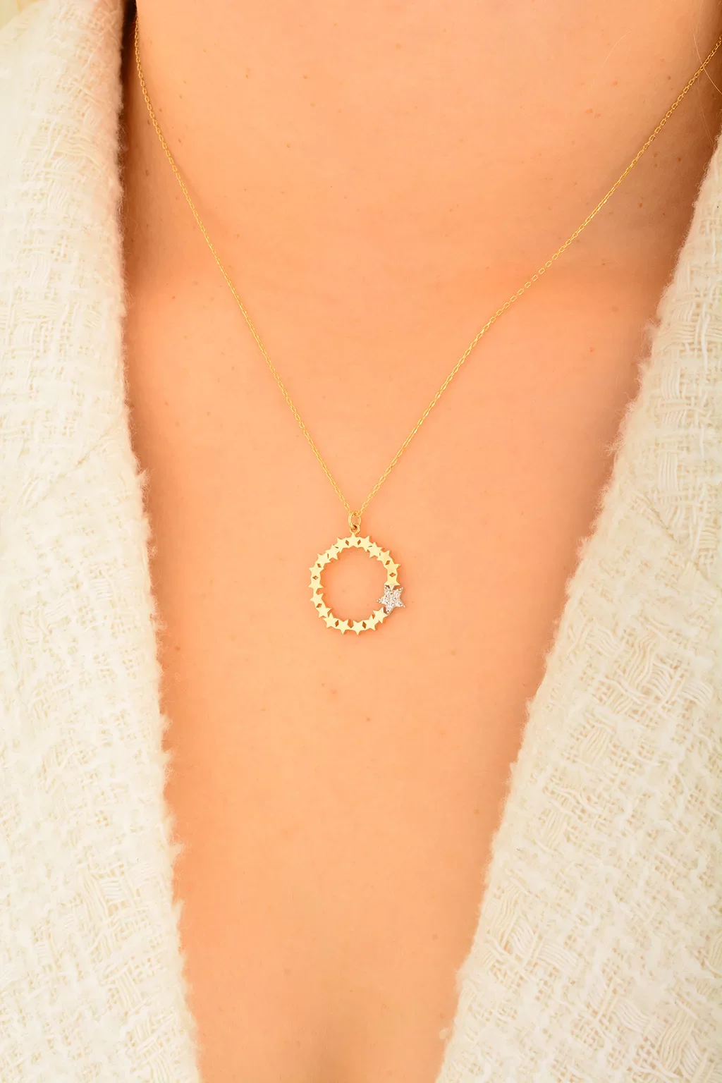 Cebeci 14 Ayar Yıldız Halkalı Altın Kolye