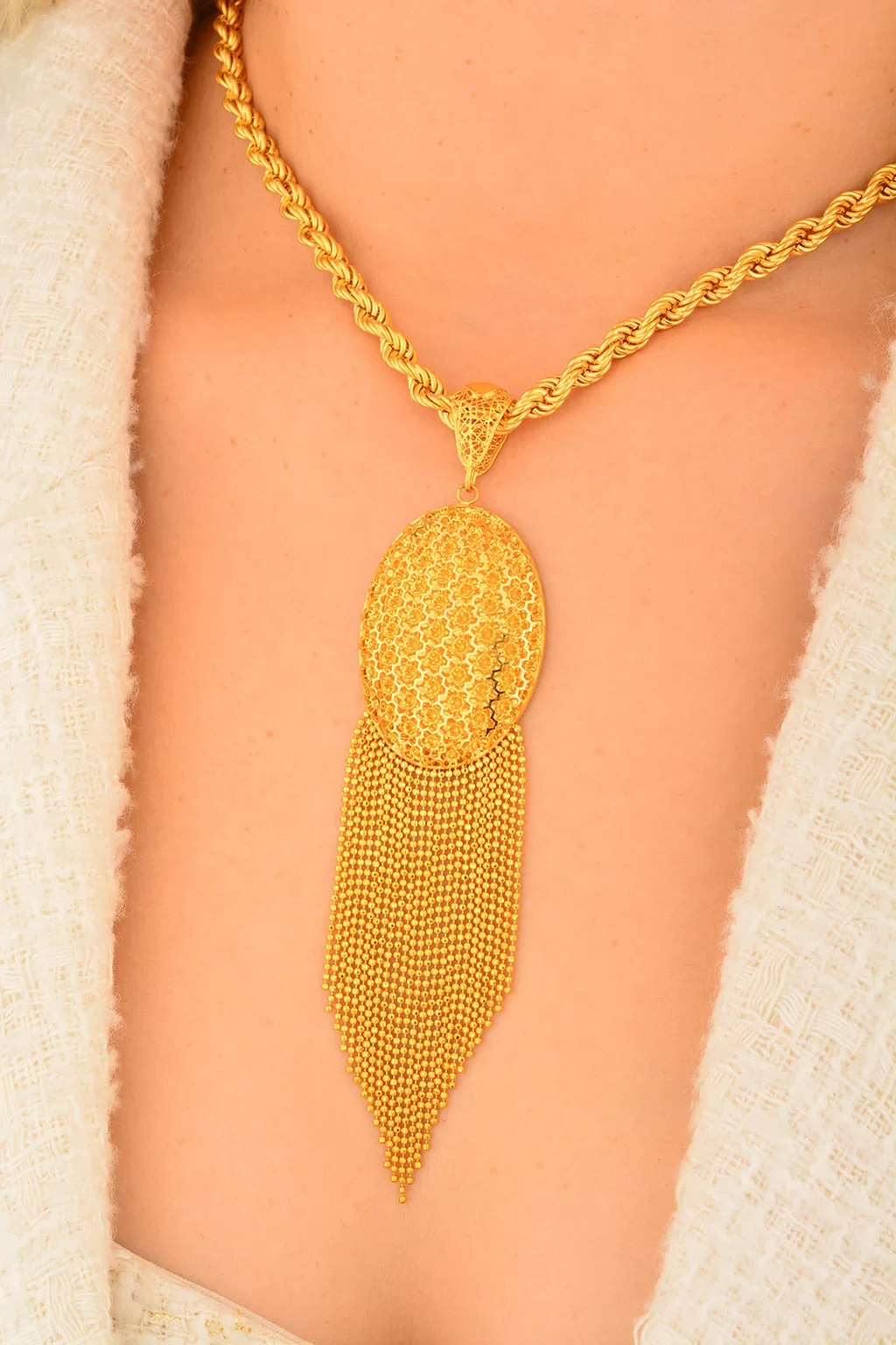 Cebeci 22 Ayar Çiçek İşlemeli Sarkan Altın Kolye